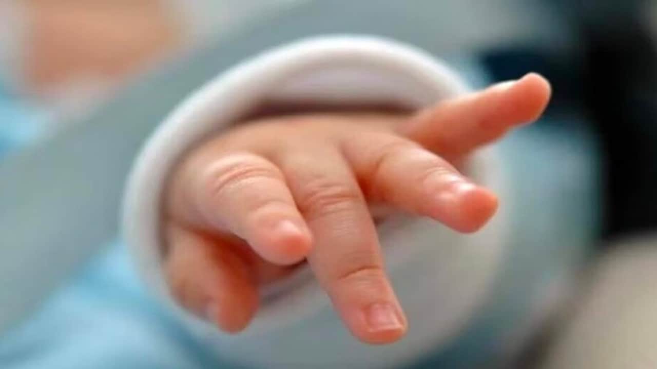 घरेलू झगड़े में मासूम पर जुल्म! 9 महीने के बच्चे के मुंह में डाला सुपर ग्लू