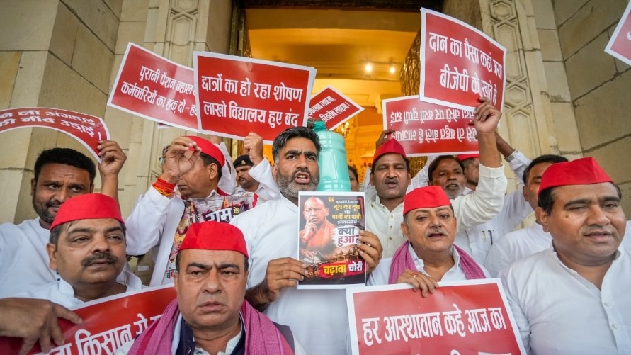 उत्तर प्रदेश विधानसभा में मंगलवार को सदन की कार्यवाही स्थगित करनी पड़ी