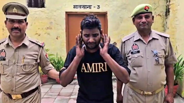 बरेली पुलिस की गिरफ्त में आरोपी अनिल कुमार (Photo- Screengrab)