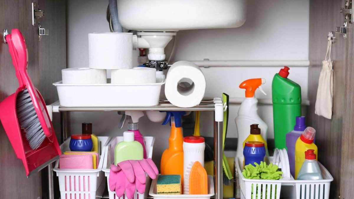 वास्तु के लिहाज से सिंक के नीचे की जगह बेहद संवेदनशील होती है?