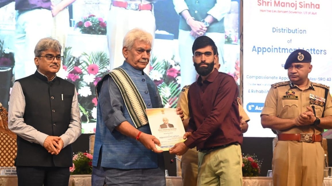     LG मनोज सिन्हा बोले- हर आतंक पीड़ित परिवार की होगी पहचान (Photo: ITG)