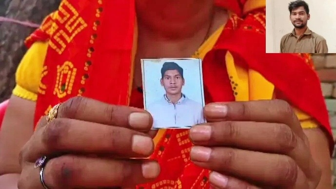Family members showing a photograph of Badal Babu (Photo: ITG)