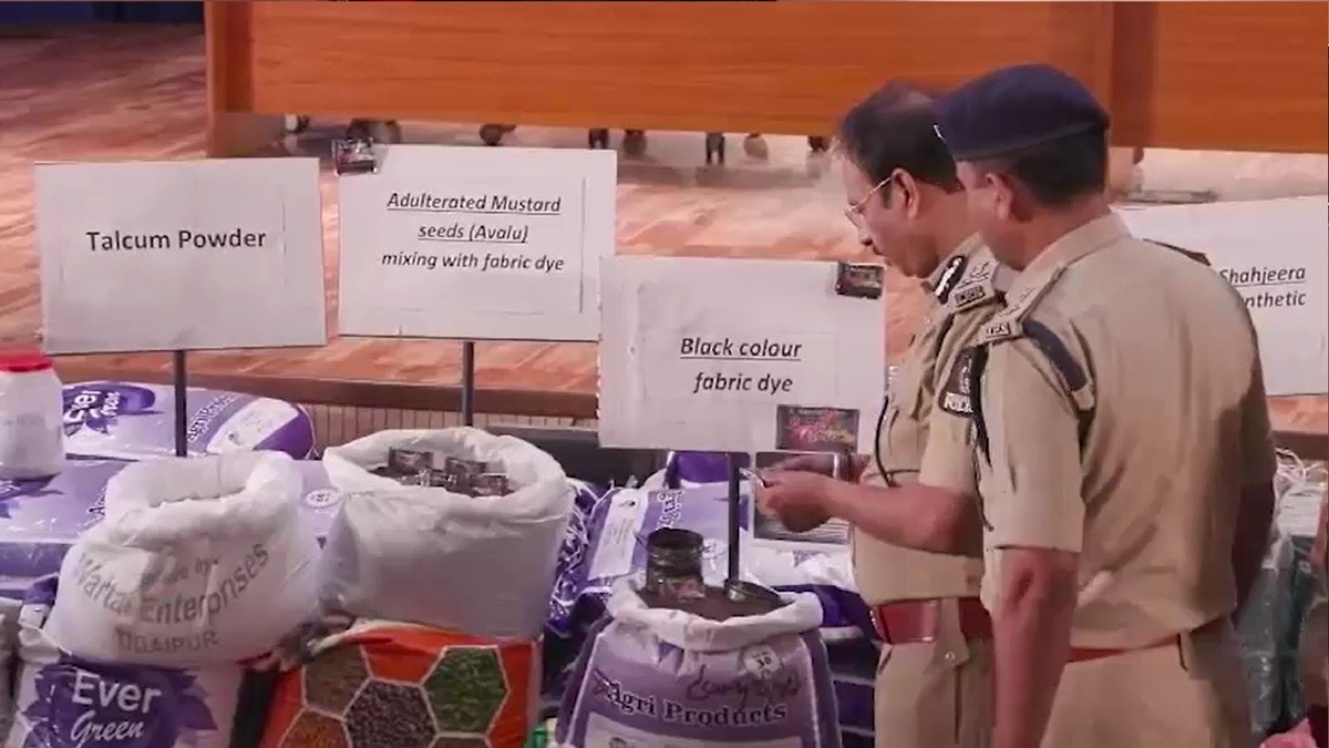 मसालों में फैब्रिक डाई और इंडस्ट्रियल केमिकल की मिलावट. (Photo: Screengrab)