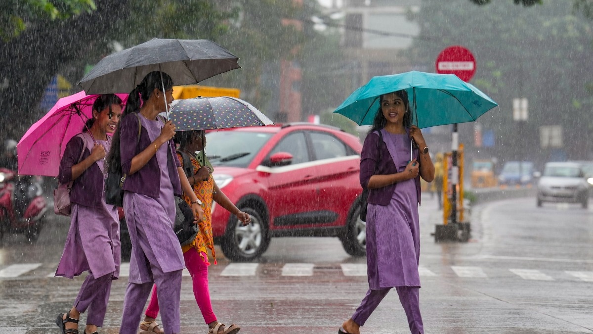 बारिश के चलते स्कूलों में हुई छुट्टी. (Photo: PTI)