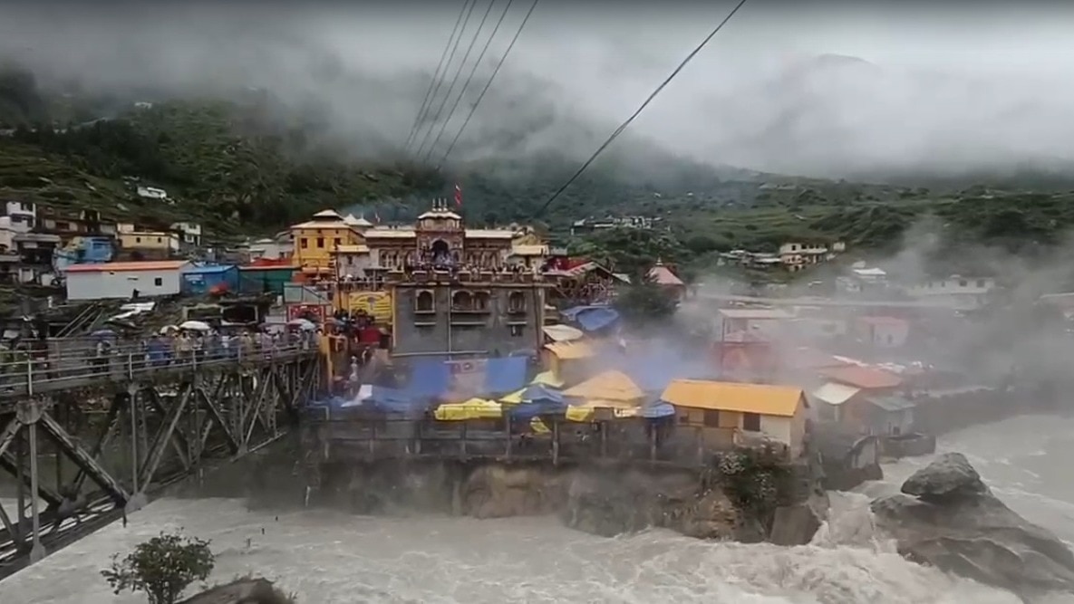 चमोली में बुधवार शाम से ही बारिश हो रही है. (Photo- Screengrab)