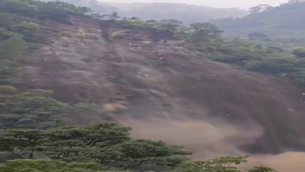 बागेश्वर जिले में लैंडस्लाइड. (Photo: Screengrab)