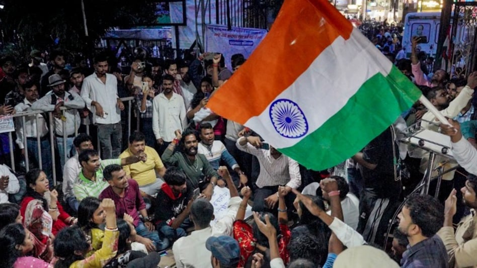 रांची में भूख हड़ताल पर बैठे राहुल की तबीयत बिगड़ी, अस्पताल ले जाया गया - ranchi student protest rahul health deteriorates hospitalised cm talk demand - AajTak