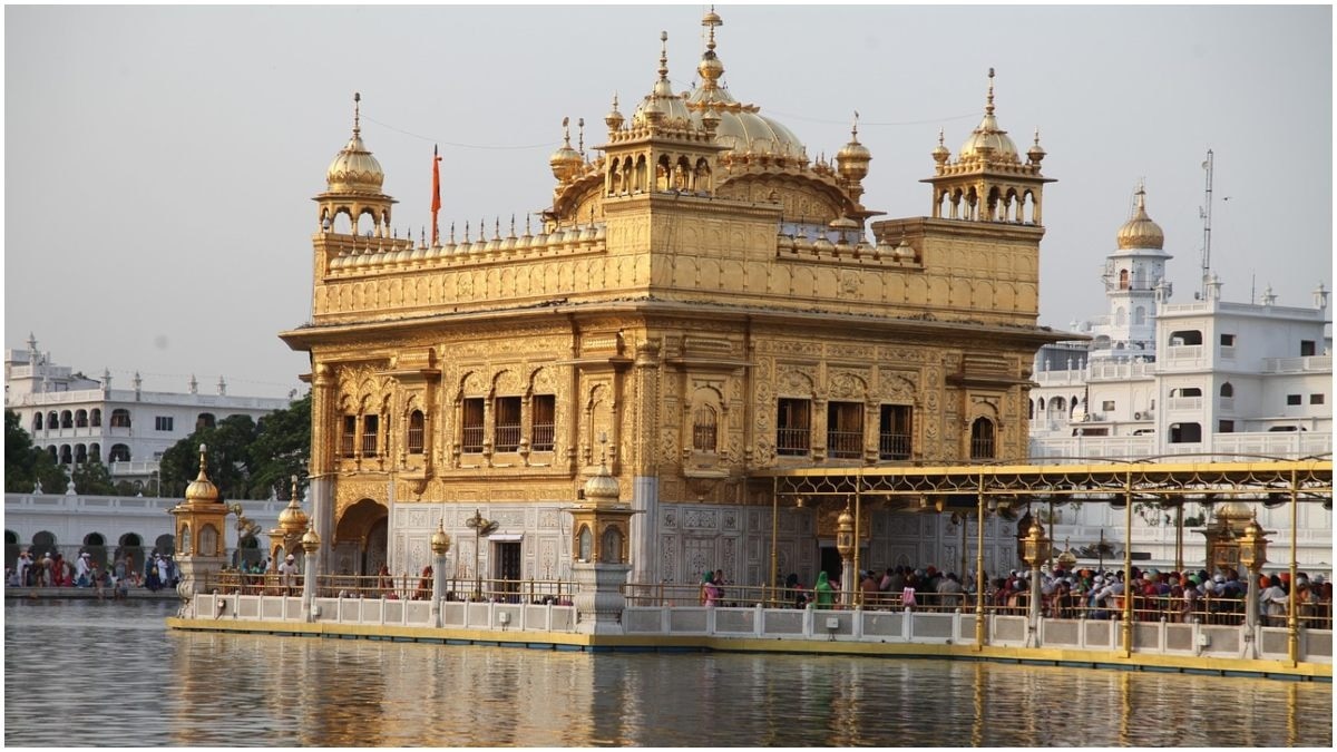 स्वर्ण मंदिर में सोने की रीठे के जरिए खास तरह से सफाई की जाती है. (Photo: Pixabay)