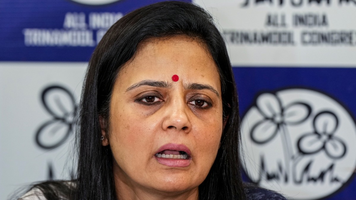     महुआ मोइत्रा की याचिका सुप्रीम कोर्ट से वापस हो गई (Photo: PTI)