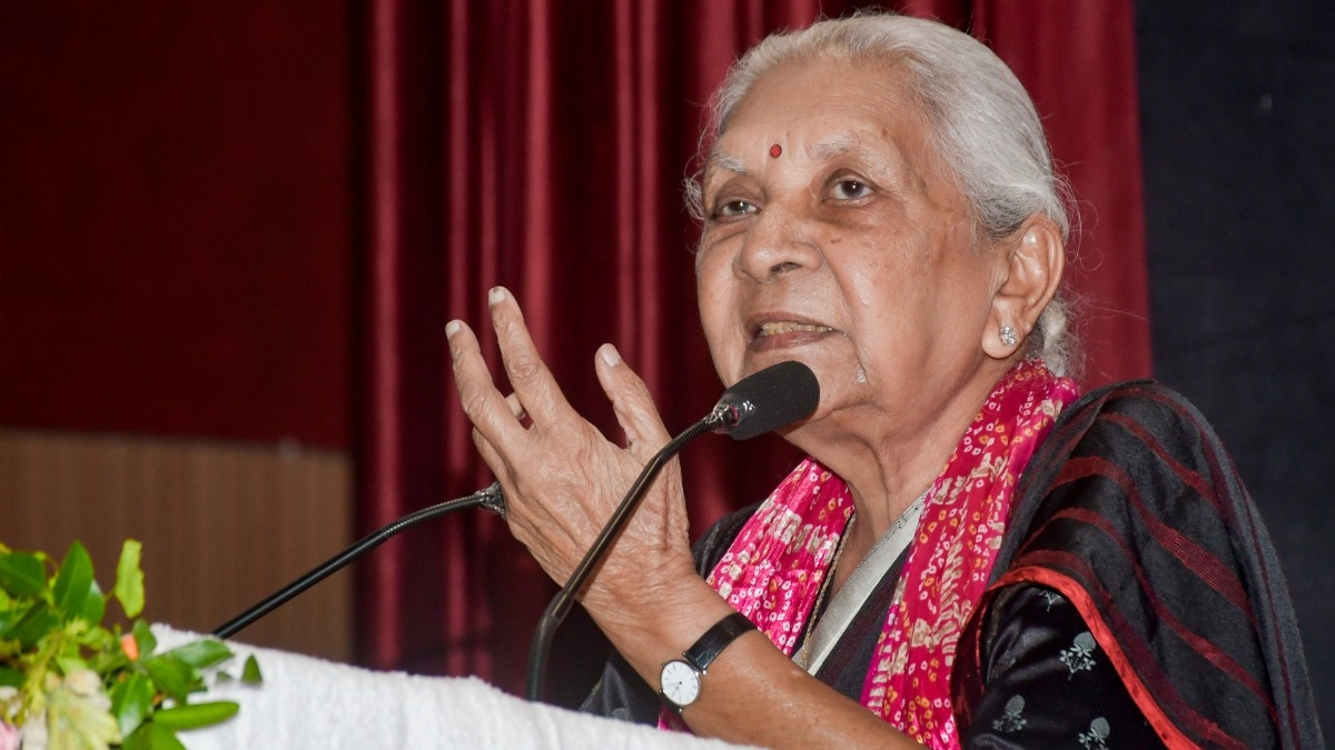 उत्तर प्रदेश की राज्यपाल आनंदीबेन पटेल ने गोरखपुर विश्वविद्यालय के हॉस्टलों का औचक निरीक्षण किया (Photo: PTI)