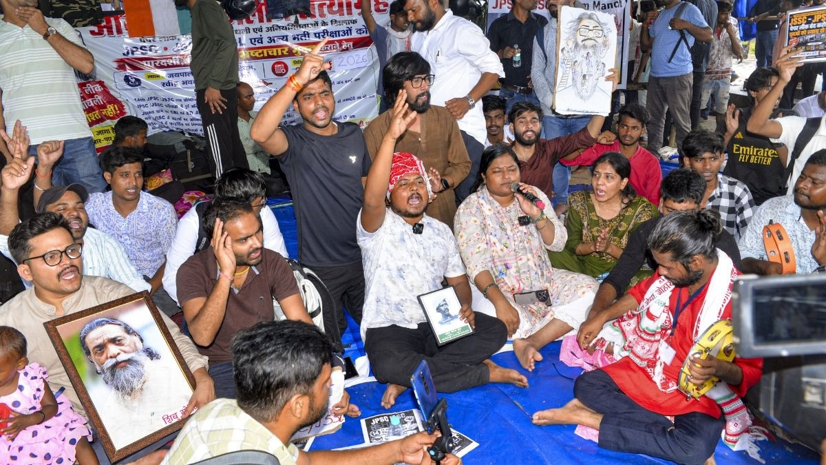 गेस्ट हाउस में बातचीत जारी है. (Photo- ITGD)