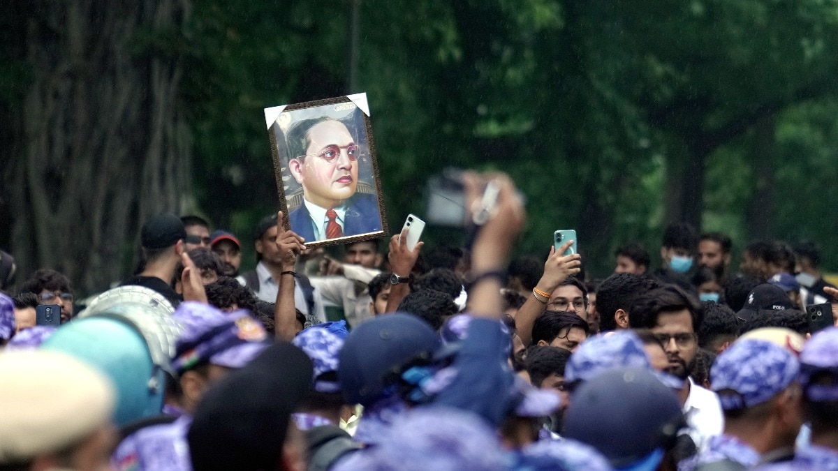 सॉरी बाबासाहेब, अब प्रोटेस्ट का संविधान बदलना पड़ेगा!