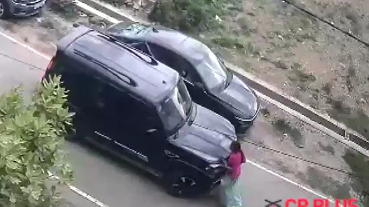 स्कॉर्पियों से महिला को कुचलते आरोपी. (Photo: Screengrabs)
