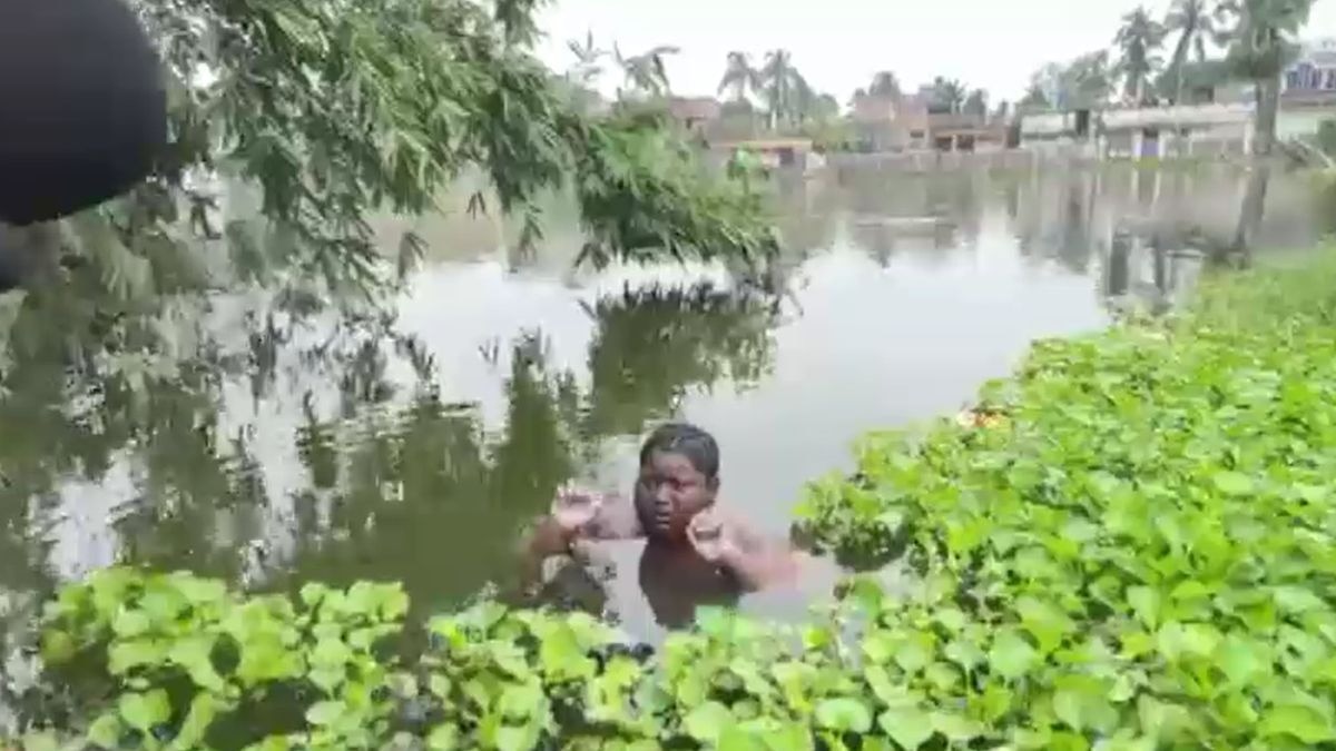 तालाब में रहने वाले 16 साल के लड़के की कहानी. (Photo: Screengrab)