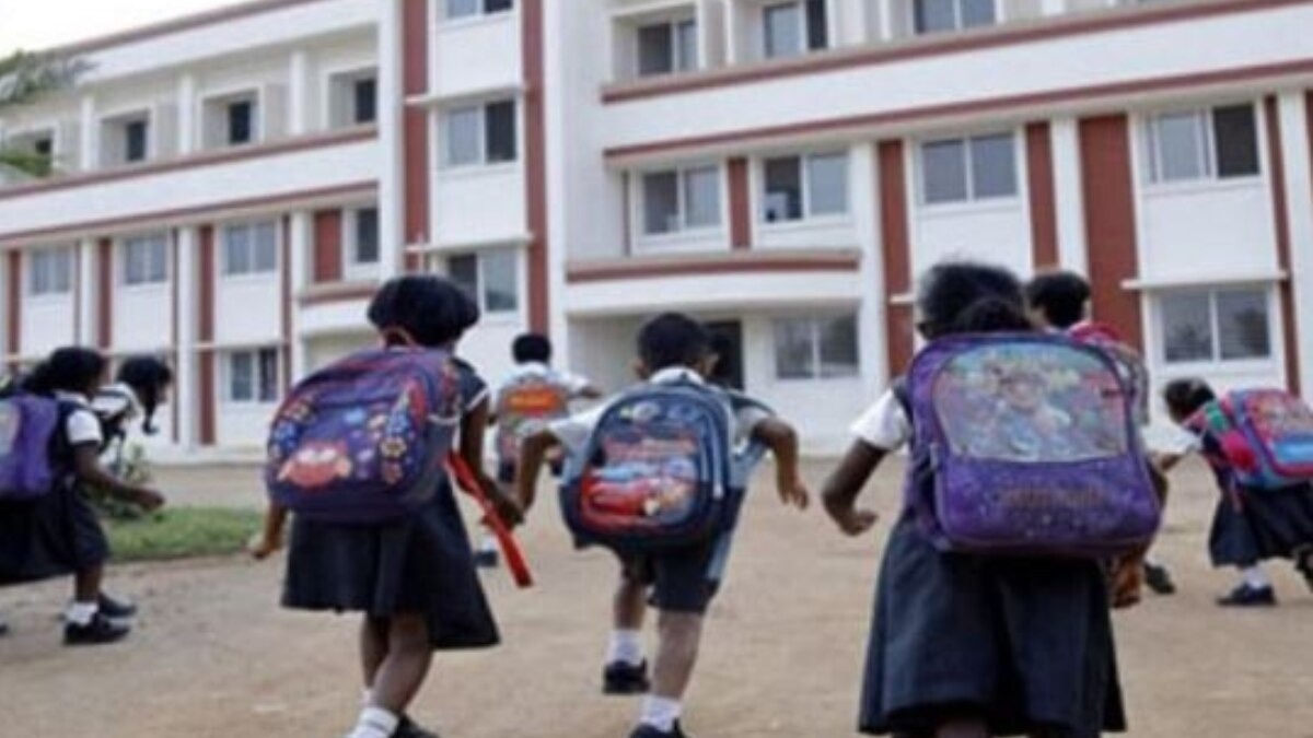 नोटिस बोर्ड और वेबसाइट पर देनी होगी फीस की जानकारी.  