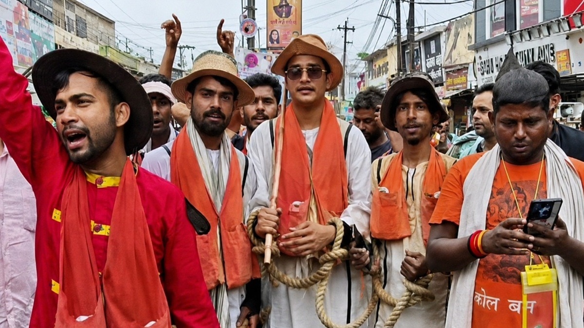 नौजवानों के मन में देशभक्ति की अलख जगाती इस कावड़ को देखने के लिए लोगों का जमावड़ा लगा था. (Photo: ITG)