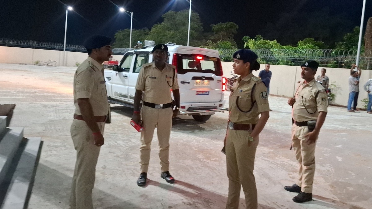 मोतीपुर थाने के बाहर अनियंत्रित स्कॉर्पियो का तांडव.(Photo:ITG)