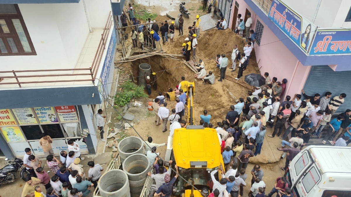 सीकर में गटर की कुई की मिट्टी धंसने से बड़ा हादसा.(Photo:ITG)