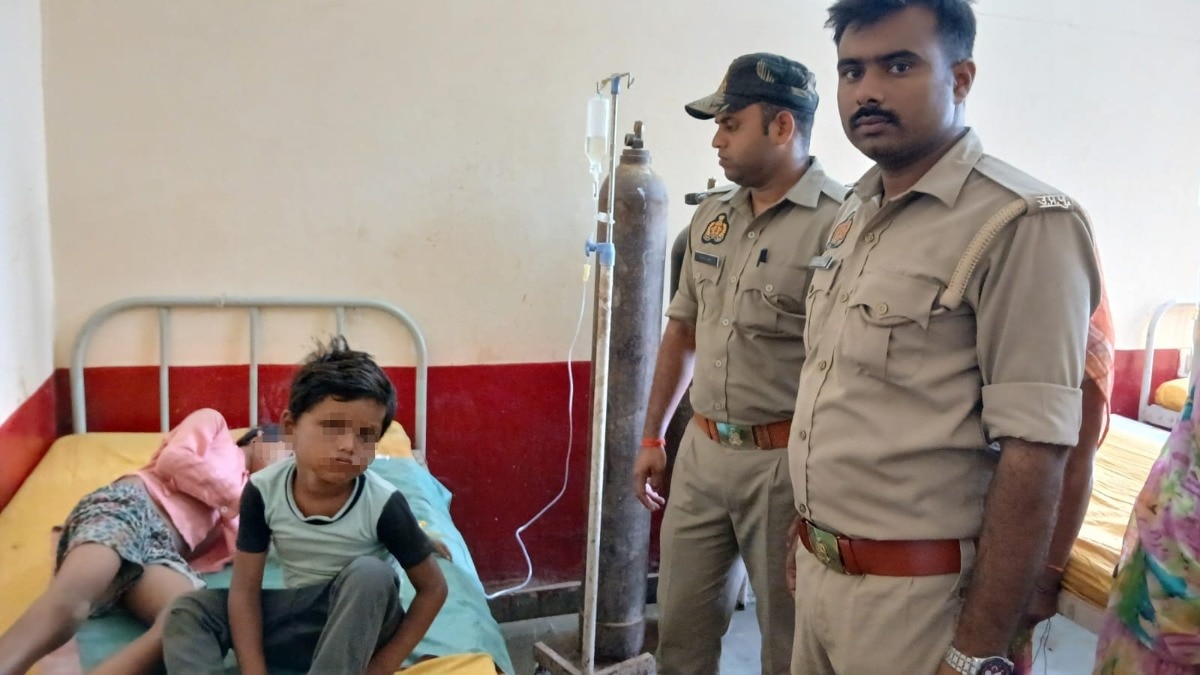 पुलिसकर्मियों की बहादुरी की हो रही तारीफ.(Photo: Siddhartha Gupta/ITG)