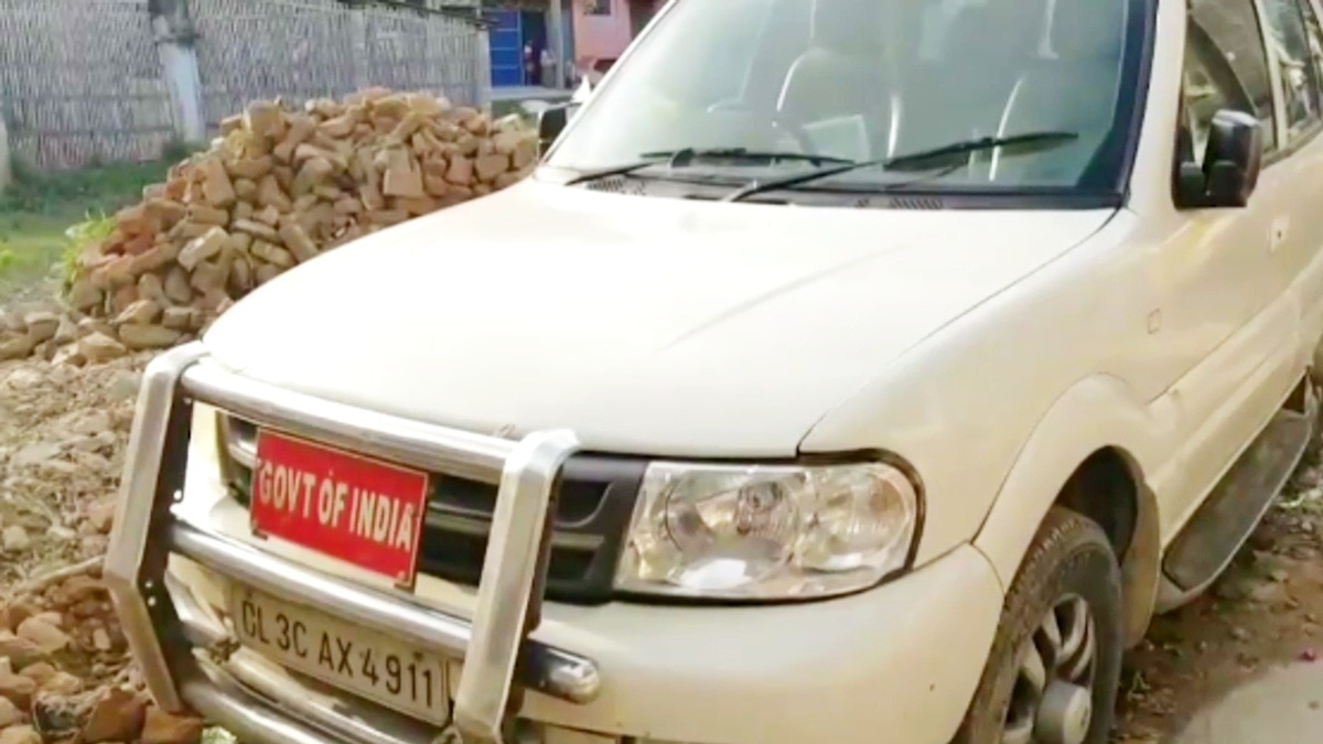 1 करोड़ से अधिक की लग्जरी गाड़ियां बरामद.(Photo:ITG)