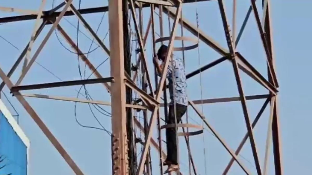प्रेमिका से 'हां' कहलवाने की जिद में मोबाइल टावर पर चढ़ गया युवक, महाराष्ट्र के सांगली में 'शोले' जैसा ड्रामा