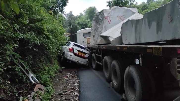 हाईवे पर 3 KM तक लगा जाम.(Photo: Shaktisinh Parmar Jagatsinh/ITG)