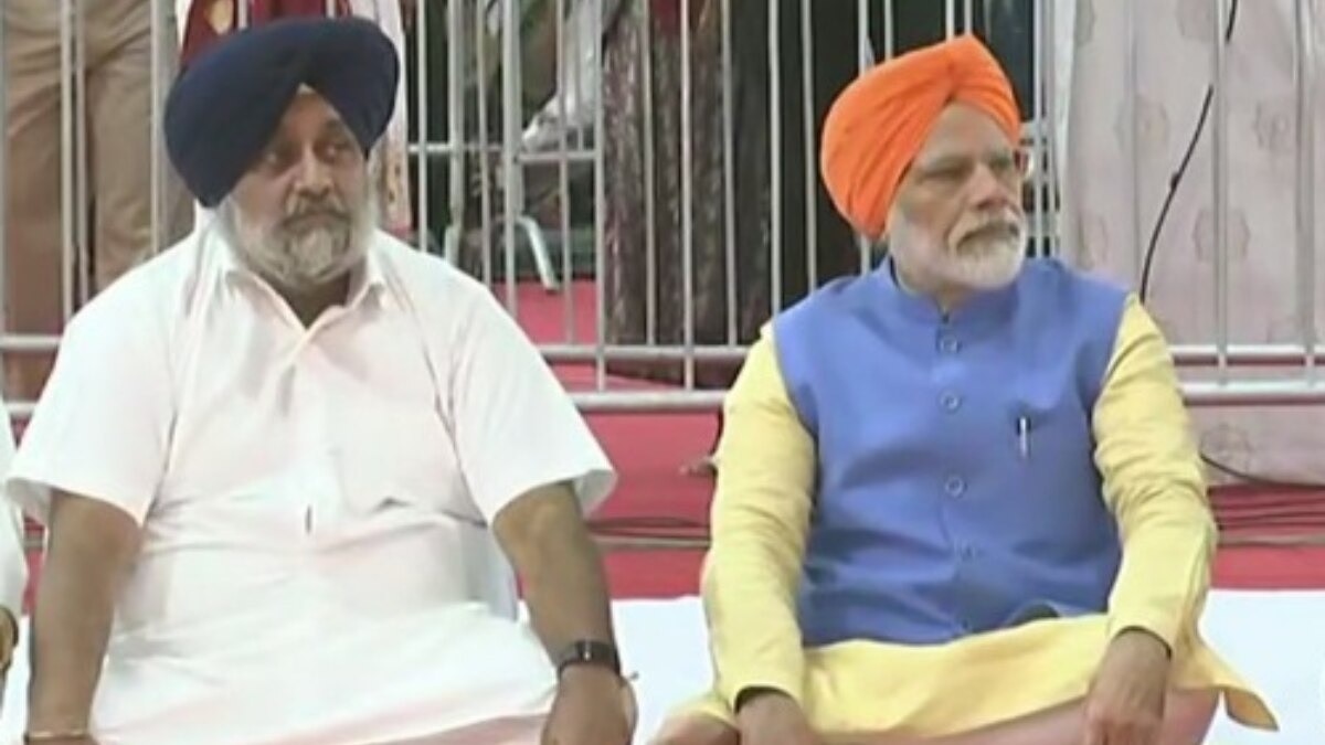 पीएम मोदी और सुखबीर सिंह बादल. (File photo: ITG)