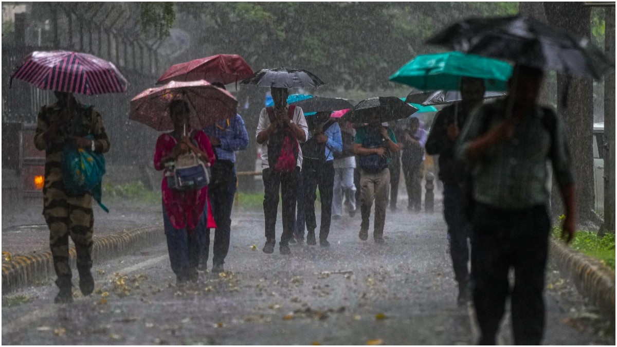 मौसम​ विभाग ने यूपी, हिमाचल, उत्तराखंड और ओडिशा में भारी बारिश का अलर्ट जारी किया है. (File Photo: PTI)