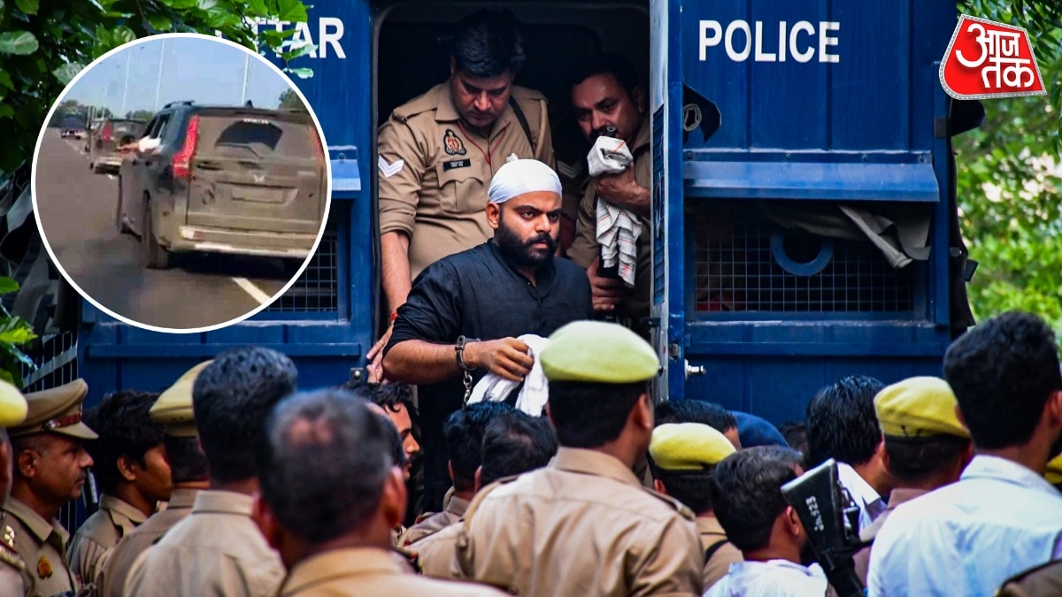 अतीके अहमद के बेटे के साथ चल रही कारों के काफिले ने टोल नहीं दिया (Photo PTI )