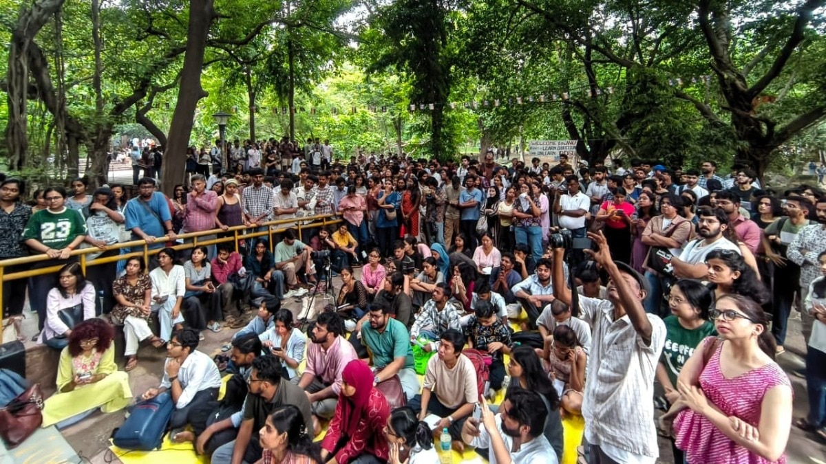 JNU में उमर खालिद की रिहाई को लेकर नारेबाजी होने से तनाव बढ़ गया है
