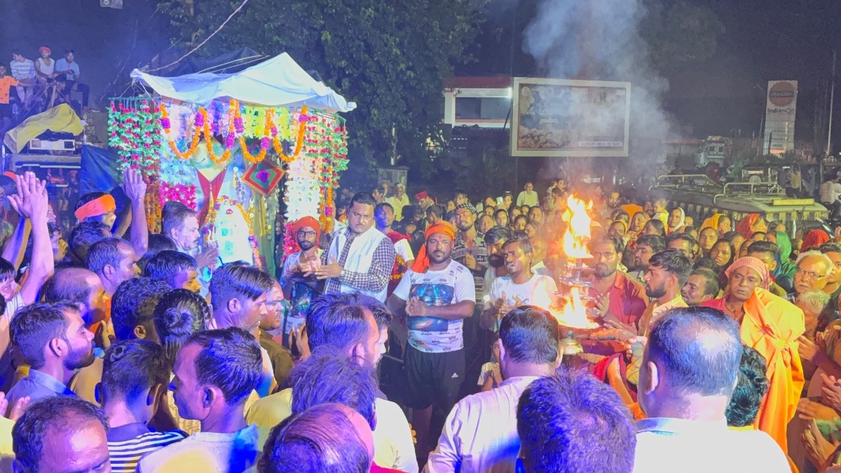 संभल में देर रात आस्था का सैलाब (Photo- ITG)