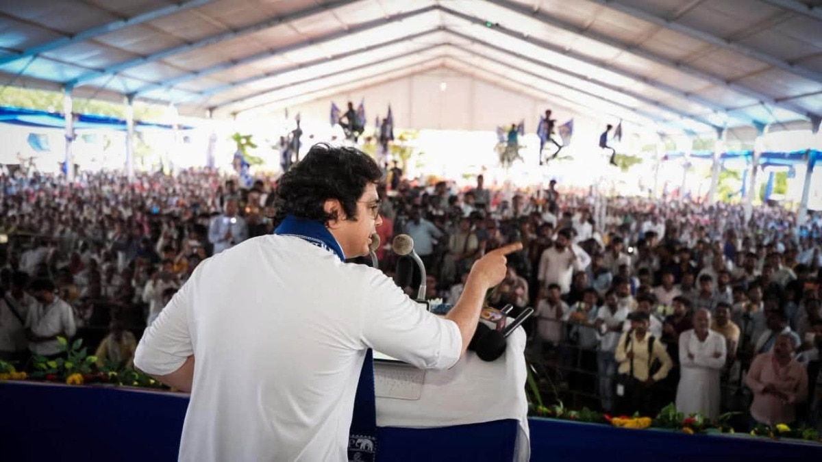 जमीन पर उतरे आकाश, दिखा पुराना तेवर, लेकिन चंद्रशेखर पर क्यों साधे रखी चुप्पी?