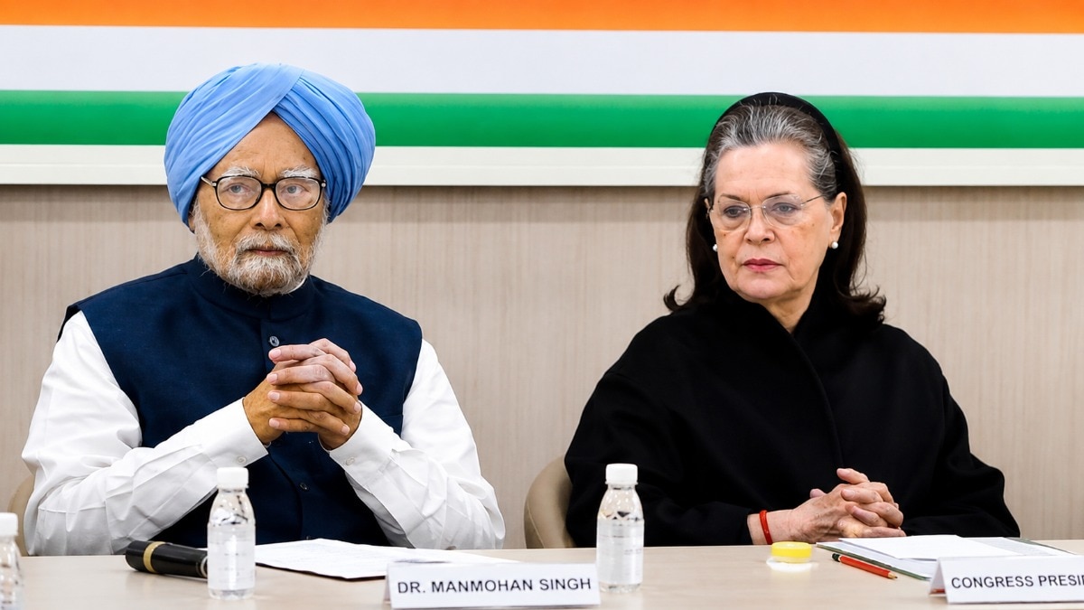 सोनिया गांधी ने मनमोहन सिंह की तारीफ की. (Photo- PTI)