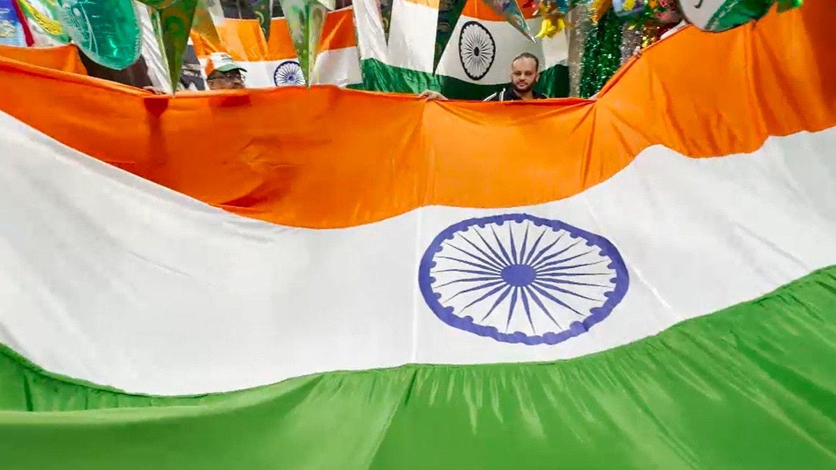 15 अगस्त से पहले तिरंगे की मांग बढ़ी. (Photo: Screengrab)