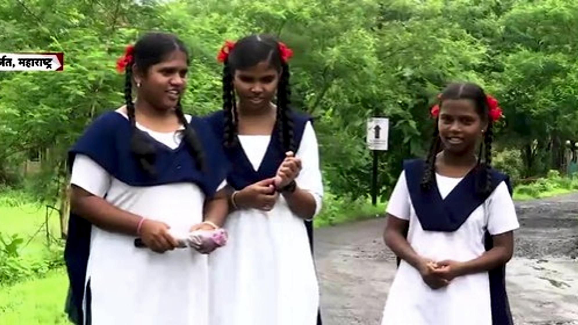 छात्राओं की व्यंग्यात्मक रिपोर्टिंग सोशल मीडिया पर वायरल है