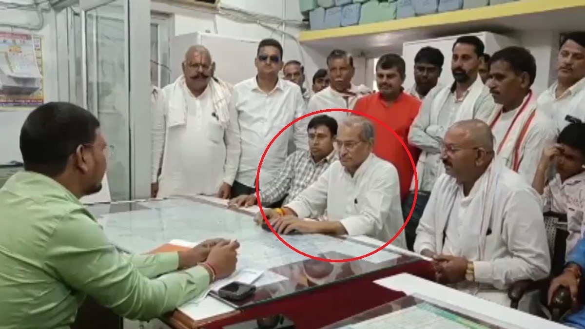 'मेरे मरने या 5 साल बाद बनेंगी सड़कें…', PWD अधिकारियों पर भड़के चित्रकूट के BJP विधायक