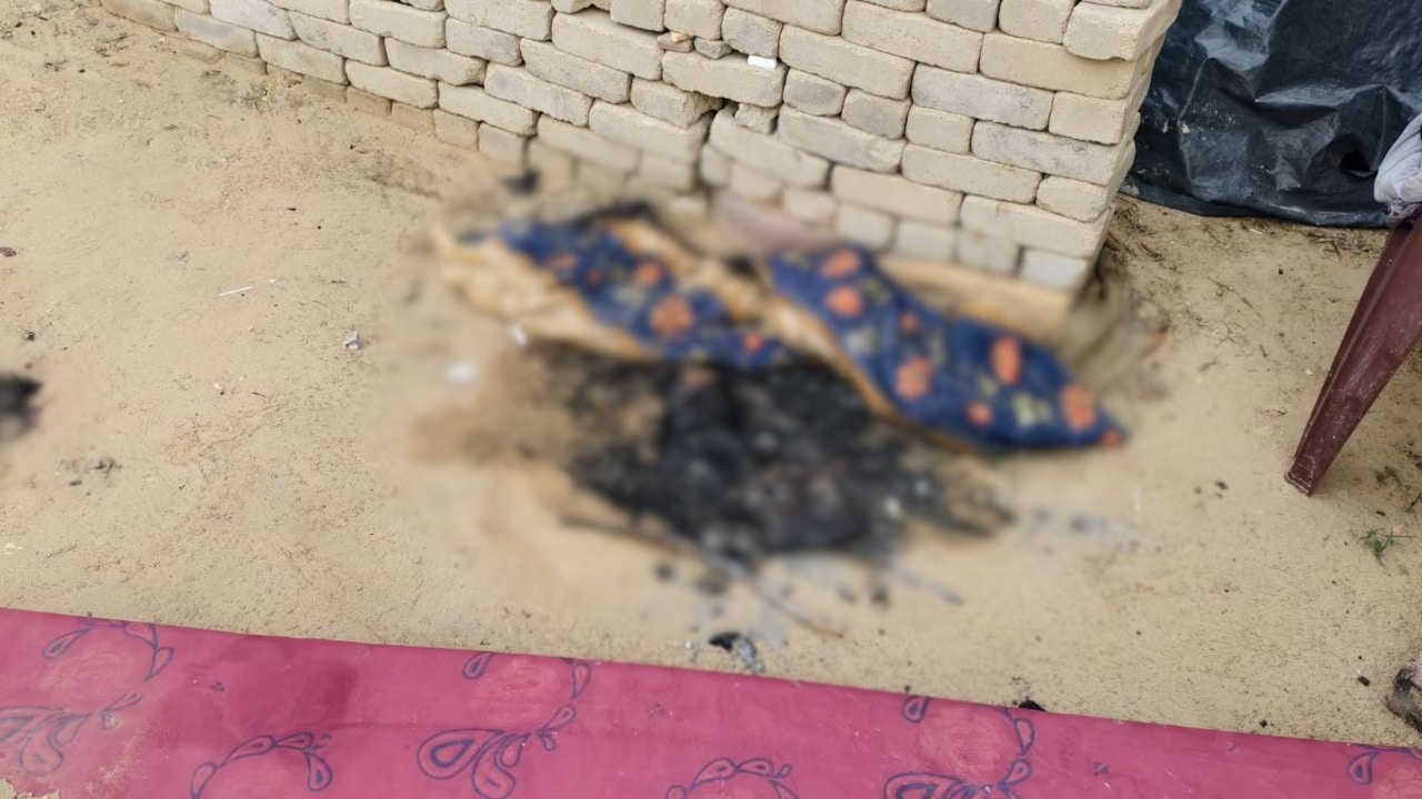 सोते समय पत्नी पर डाला पेट्रोल, लगा दी आग... अस्पताल में मौत