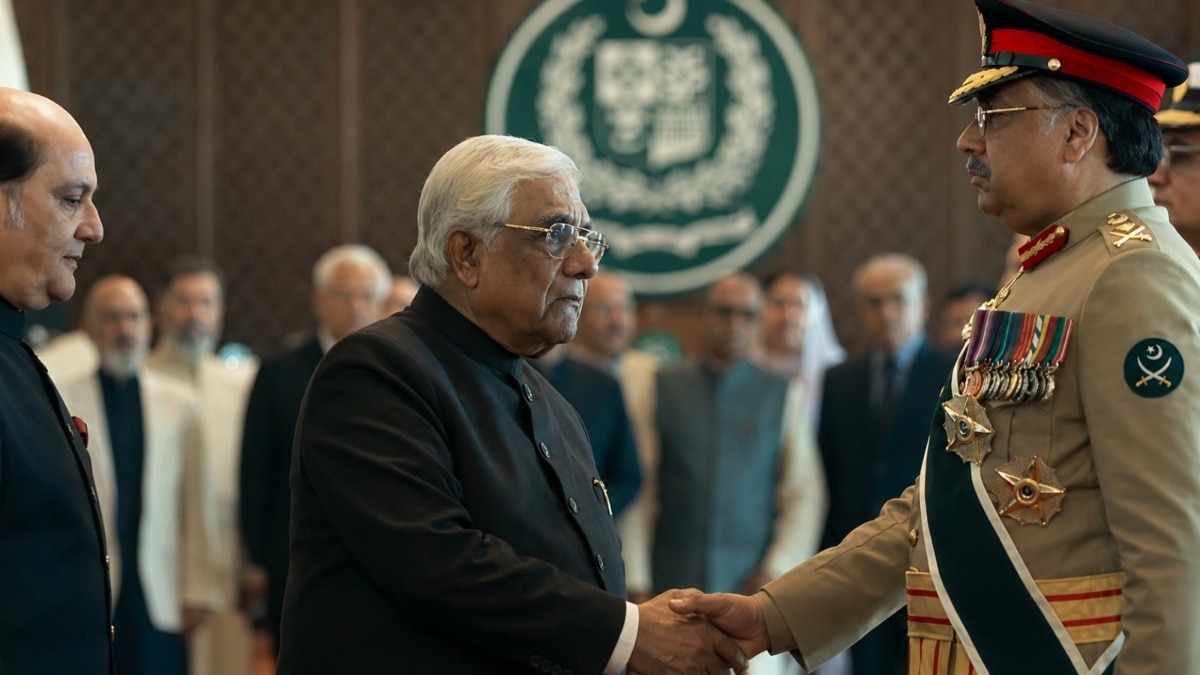 क्या है अटल बिहारी वाजेपयी को सैल्यूट करने का सच. (Photo: Screengrab)