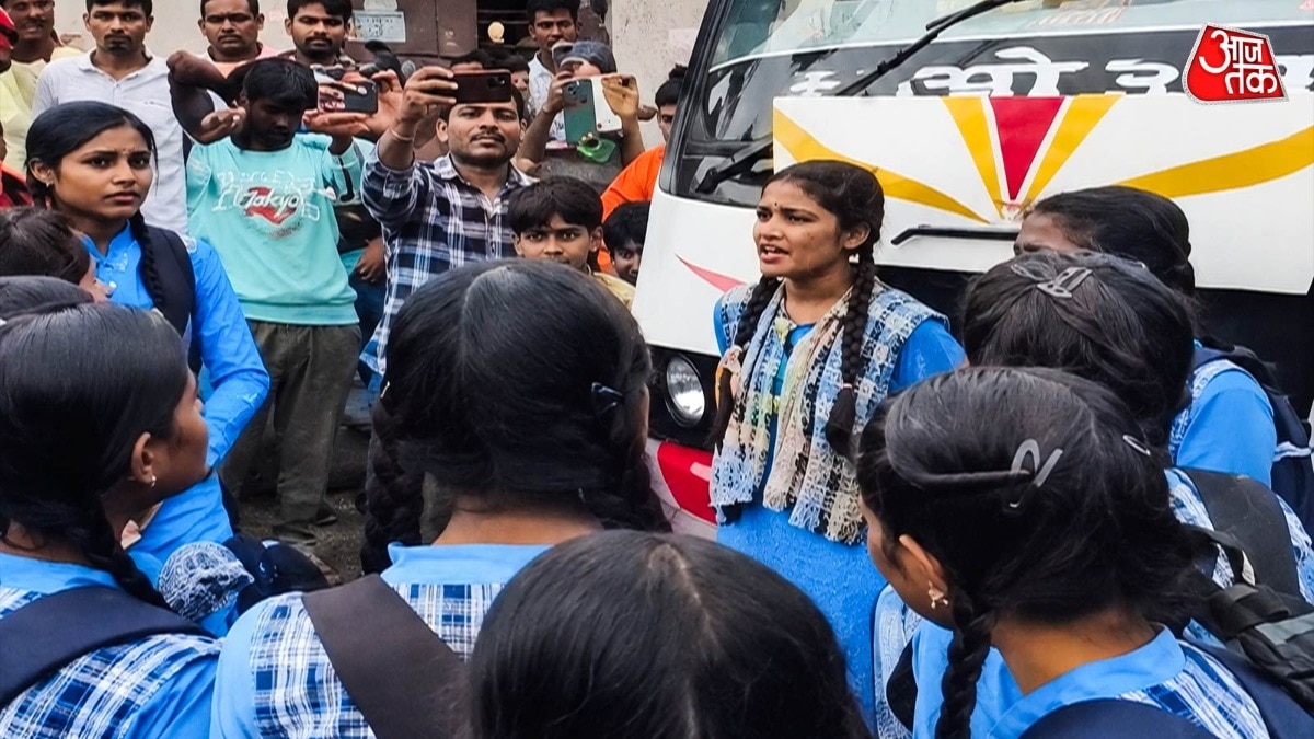 विधायक जी, किराया कम करो', विद‍िशा में सड़क पर उतरीं छात्राएं, जेन अल्फा के तेवरों से सहमा प्रशासन