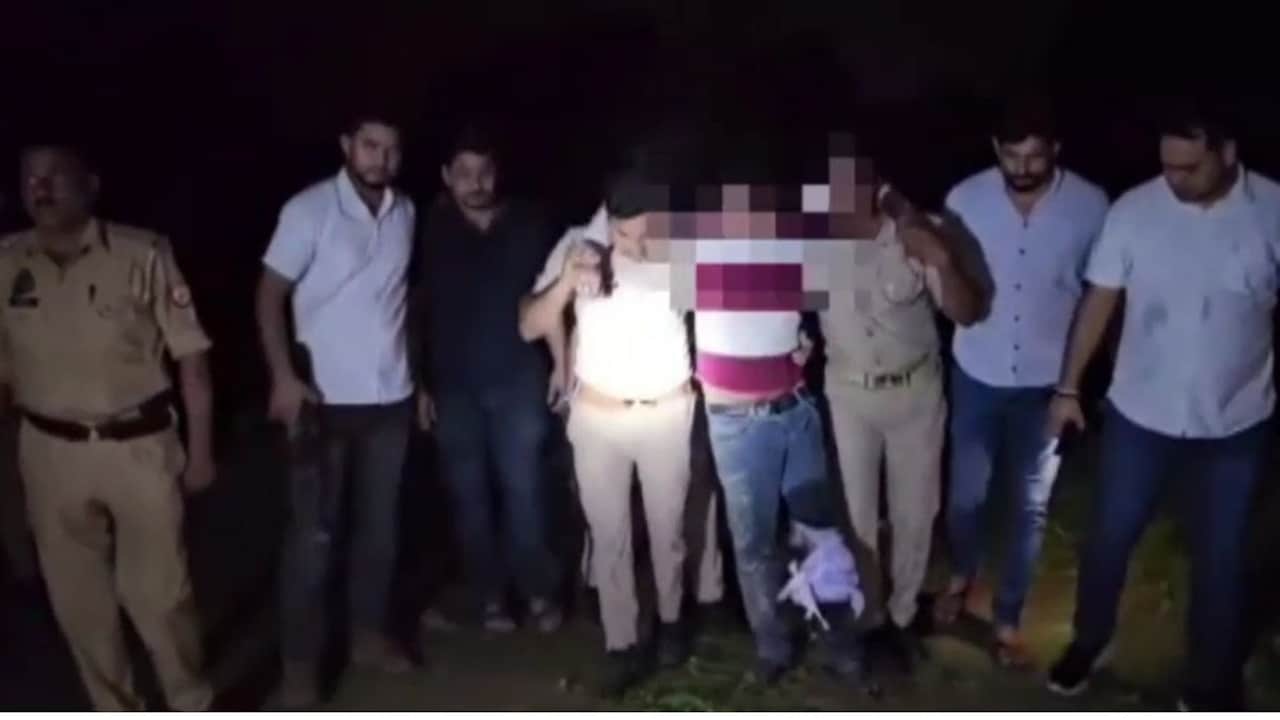 25 हजार के इनामी से पुलिस की मुठभेड़, आरोपी के पैर में लगी गोली