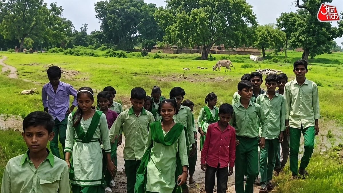 सर्दी-गर्मी-बरसात, स्कूल जाने के ल‍िए नदी पार करने की मजबूरी