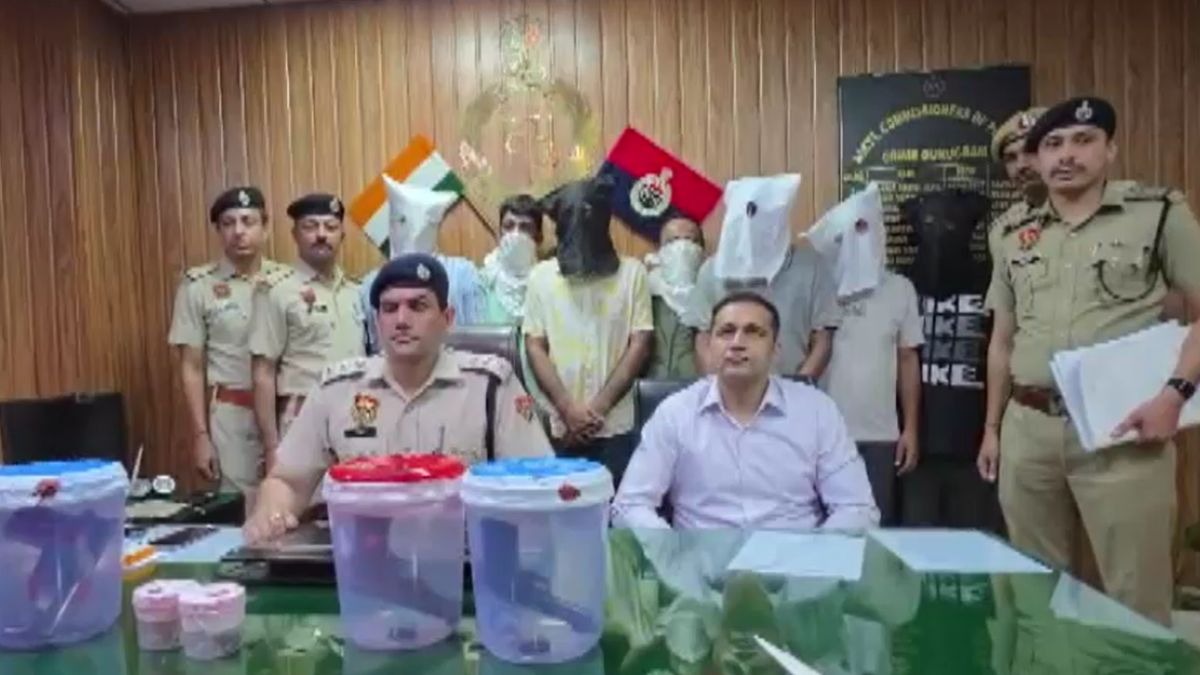 पुलिस ने आरोपियों को किया अरेस्ट. (Photo: Screengrab)