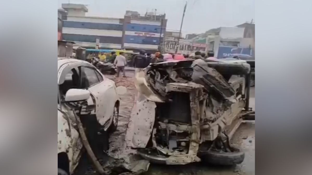 कई वाहनों में कार ने मारी टक्कर, फिर मचा बवाल. (Photo: Screengrab)