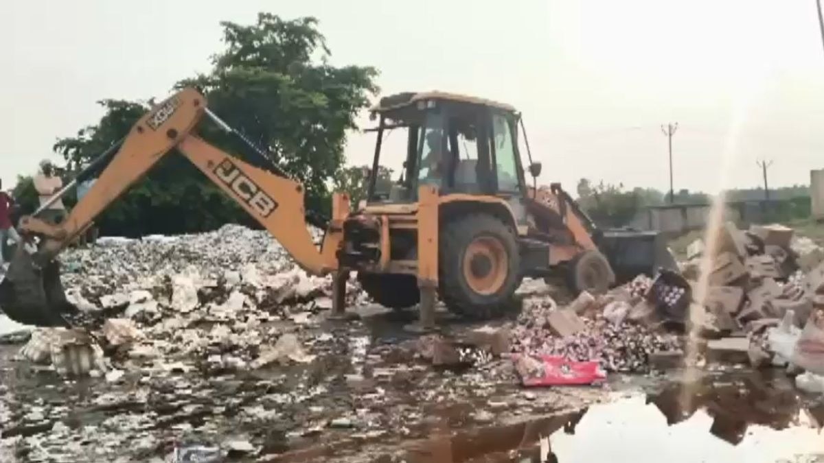 शराब पर चलवा दिया बुलडोजर. (Photo: Screengrab)