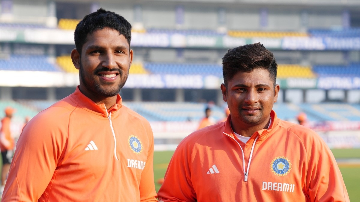 गॉल टेस्ट 15 अगस्त से होना है, ऐसे में देखना होगा ध्रुव जुरेल और सरफराज खान में से किसे मौका म‍िलता है (Photo: BCCI)