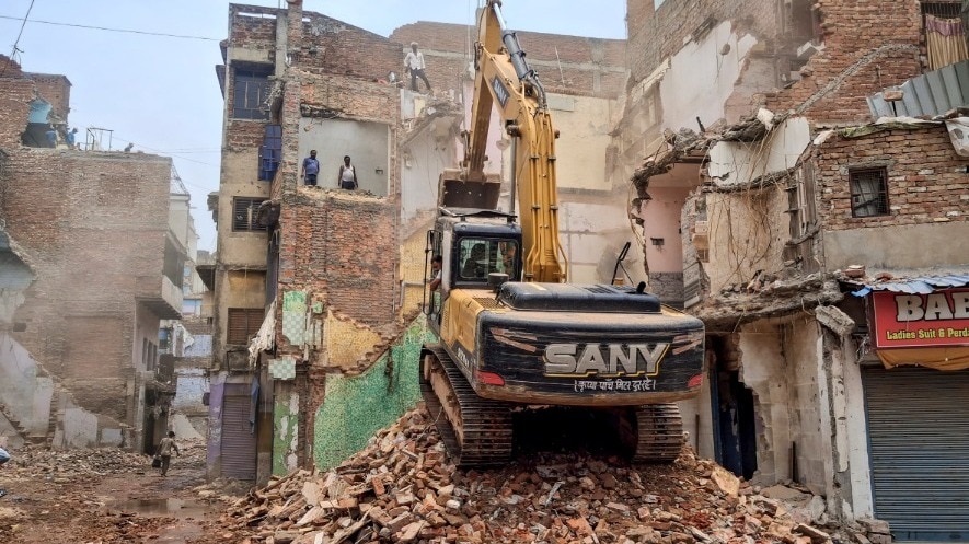 वाराणसी के दालमंडी में सड़क चौड़ीकरण का रास्ता साफ हो गया है (Photo- PTI)