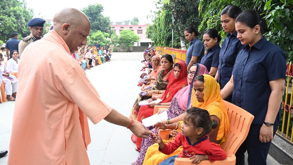 यूपी में महिलाओं को मिल सकते हैं 50 हजार, चुनाव से पहले 20 हजार देने की तैयारी, जानें योगी सरकार की पूरी प्लानिंग