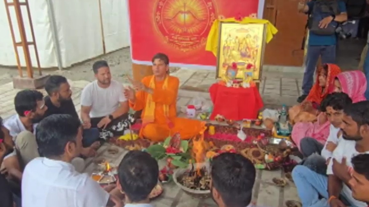 मल्लिकार्जुन खड़गे की रैली के बाद श्रीराम सेना ने रामलीला मैदान में कराया यज्ञ (Photo-Screengrab)