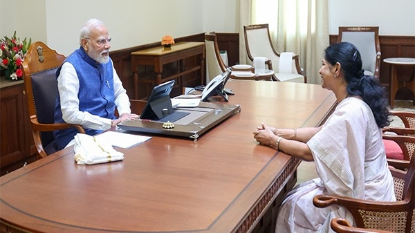 पीएम मोदी और कनिमोझी की मुलाकात (File Photo-PTI)