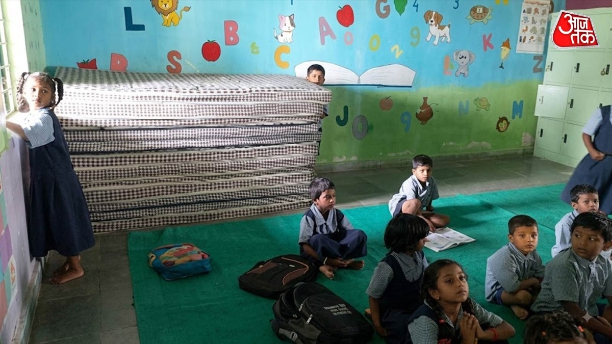 आद‍िवासी आश्रमशाला में दिन की एक तस्वीर 